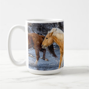 Pferde, die den Bach überqueren Kaffeetasse