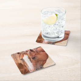 Pferde, die in einer Weide nass werden Rechteckiger Pappuntersetzer