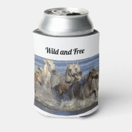 Pferde galoppieren im Wasser Dosenkühler