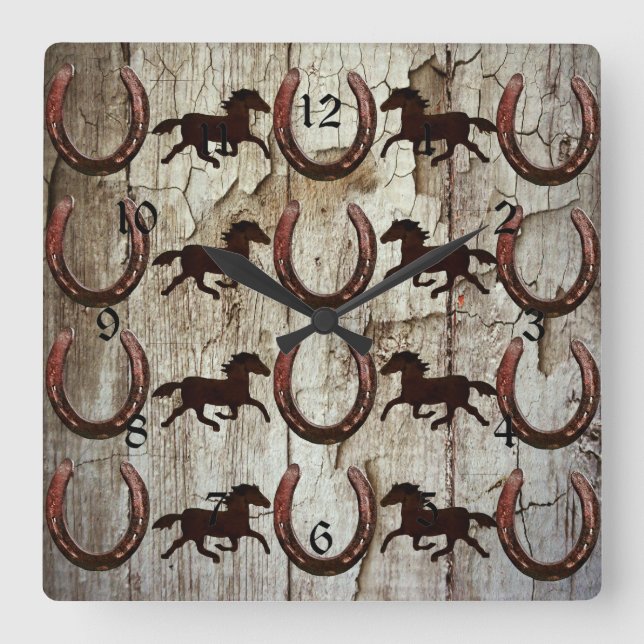 Pferde Horseshos auf Barnholz Cowboy Geschenke Quadratische Wanduhr (Vorderseite)