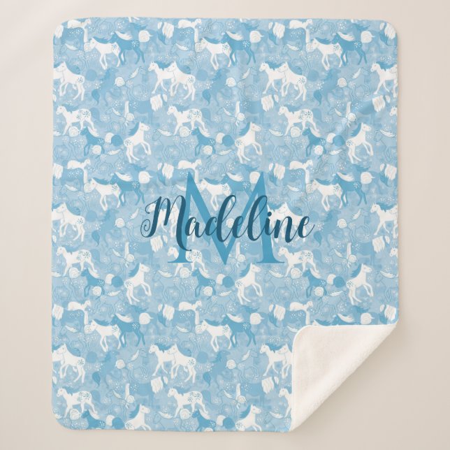 Pferde im Feld_Soft Blue Monogramed Blanket Sherpadecke (Vorderseite)