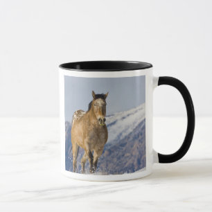 Pferde laufen im Schnee Tasse