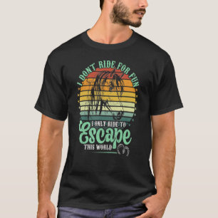 Pferde reiten, um dieser Welt zu entkommen T-Shirt