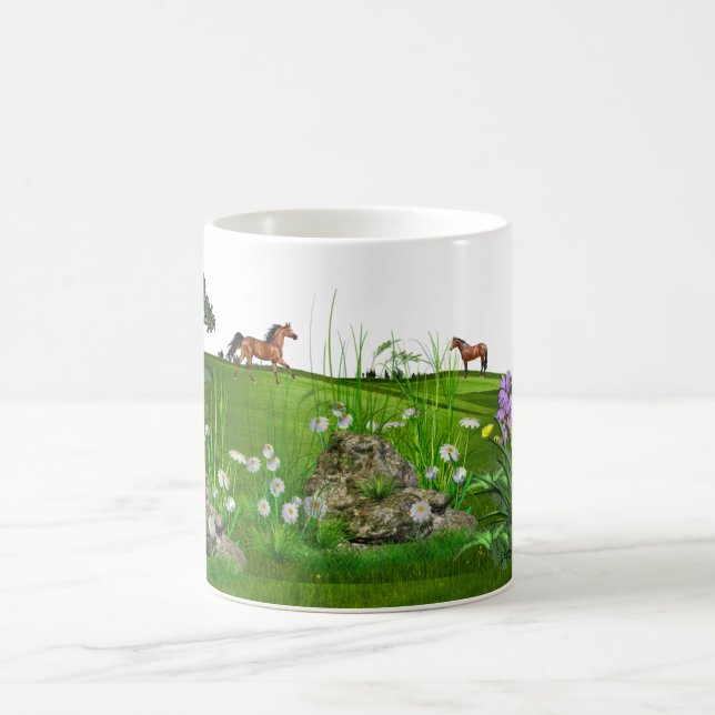 Pferde und Rotwild in der Wiese Tasse (Mittel)