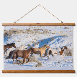 Pferdeauftrieb im Winter auf der Hideout Ranch Wandteppich Mit Holzrahmen