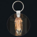 Pferdefoto Schlüsselanhänger<br><div class="desc">Foto eines nahen Pferdegesichts. Braunes Pferdebild,  das Sie personalisieren können.</div>