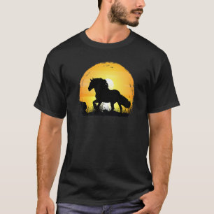Pferderasse-Silhouette bei Sonnenuntergang Kaltblu T-Shirt