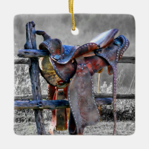 Pferdesattel auf dem Corral Fence Western Keramikornament