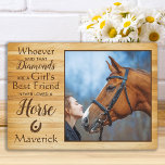 Pferdewächter-Foto Fotoplatte<br><div class="desc">Feiern Sie Ihren besten Freund und schätzen diese wertvollen Erinnerungen mit einer individuellen Haustier Pferdekleber Foto-Plakette in einem rustikalen Holzdesign. Diese Foto-Plakette ist das ideale Geschenk für sich, Familie oder Freunde, um die Liebsten zu ehren. Wir hoffen, dass Ihr Foto Reitplakette Ihnen Freude, Frieden und glückliche Erinnerungen bringen wird. Zitat...</div>