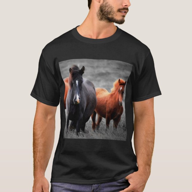 Pferdportrait: Selektive Farbfotografie T-Shirt (Vorderseite)