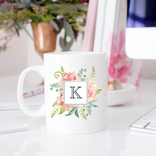 Pfirsich- und Creme-Wasserfarben-Blumen mit Monogr Tasse