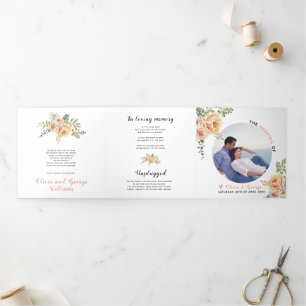 Pfirsichfarbene Blume, grüne Blätter, Foto Dreifach-gefaltete Programmkarte