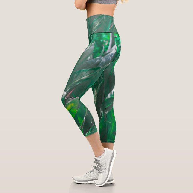 Pflanze aus grünem Blattbanan, pastellfarben Capri Leggings (Links)