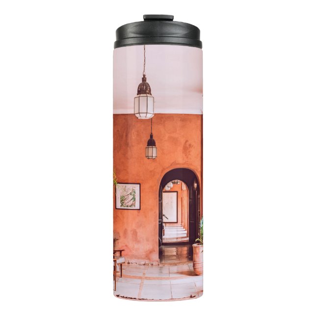 PFLANZER MIT PFLANZE IN DER NÄHE DER RÄUME RUG INN THERMOSBECHER (Vorderseite)