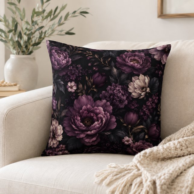 Pflaume Noir Floral Kissen (Von Creator hochgeladen)