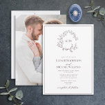 PflaumenLila Wappen Monogram Foto Hochzeit Einladung<br><div class="desc">Wir lieben diese trendige, moderne lila Hochzeitseinladung Pflaume! Es ist einfach, elegant und so hübsch, mit einem handgezeichneten, grünen Kranz umgeben von einem modernen Hochzeitsmonogramm. Es ist in eleganter Typografie personalisiert und mit handgeschriebener Kalligrafie akzentuiert. Schließlich ist es in einem zarten Rahmen getrimmt und die Rückseite der Karte zeigt Ihr...</div>