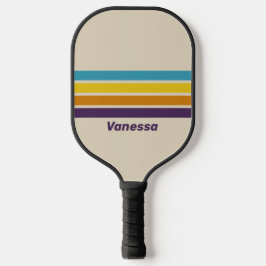 Pflaumenstauscher über Streifen mit Namen Pickleball Schläger