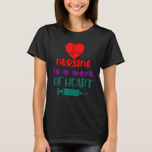 Pflege ist ein Werk des Herzens T-Shirt