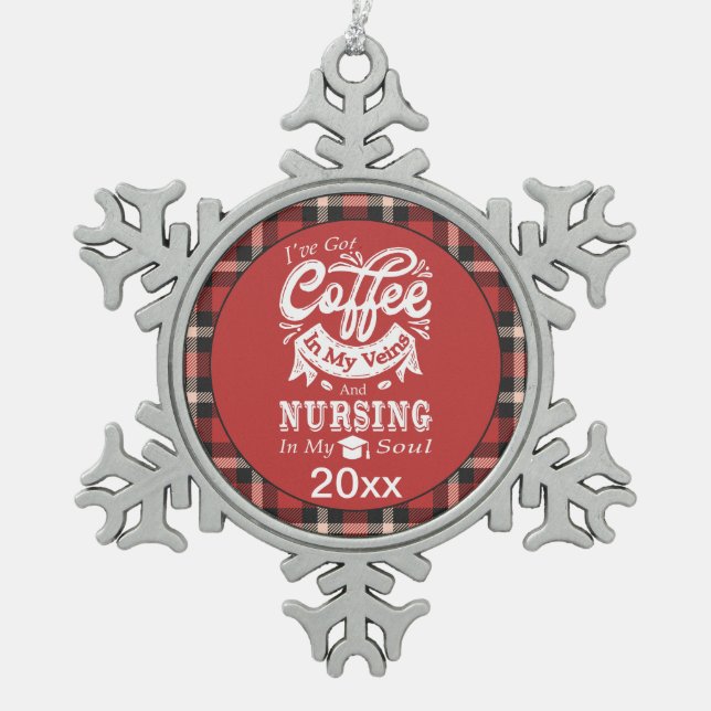 Pflegekaffee in meinen Venen Rot Kariert Schneeflocken Zinn-Ornament (Vorderseite)