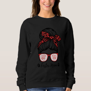 Pflegemutter Hund und Katze in einem Herzen mit Pf Sweatshirt