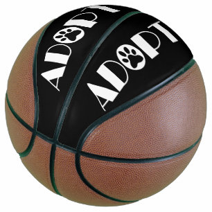 Pfotenhund adoptiert basketball