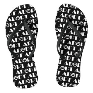 Pfotenhund adoptiert flip flops