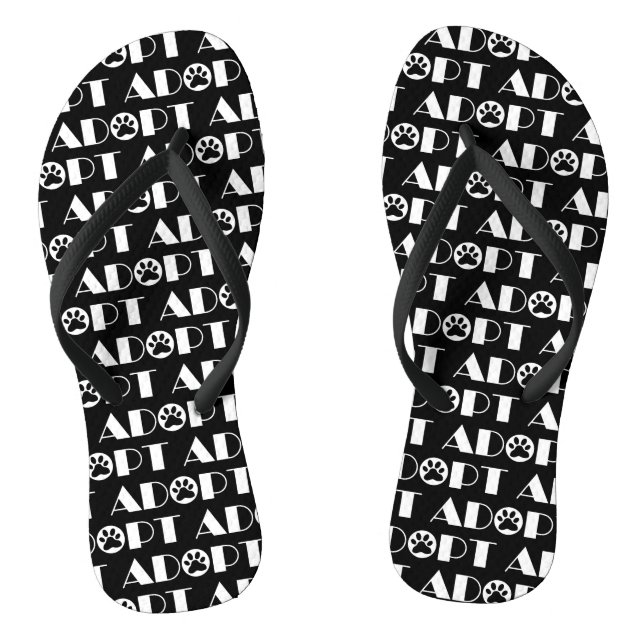 Pfotenhund adoptiert flip flops (Fußbett)