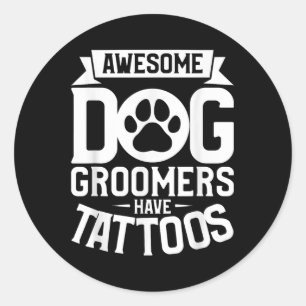Phantastische Hunde Groomer haben Tattoos Tattoo L Runder Aufkleber