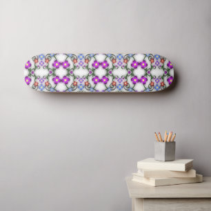 Phantastische Lacy-Darstellung der Blume Rosa Skateboard