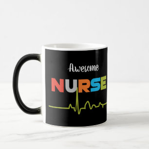 Phantastische Nurse Fun Letters auf schwarzer Tass Verwandlungstasse