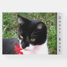 Phantastische Tuxedo Katze im Garten Benutzerdefin Gästebuch