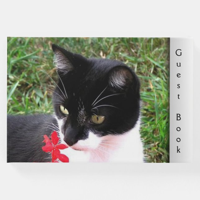 Phantastische Tuxedo Katze im Garten Benutzerdefin Gästebuch (Vorderseite)