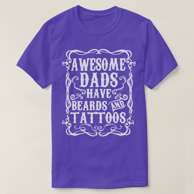 Phantastische Väter haben Tattoos und Bärte T-Shirt (Design vorne)