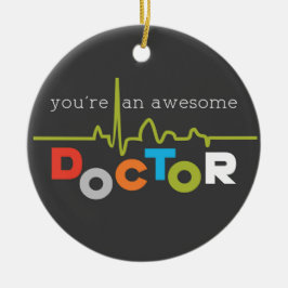 Phantastischer Doktor am Arzttag farbenfroh auf sc Keramik Ornament