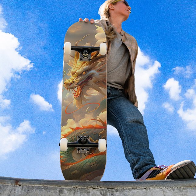 Phantastischer Drache in Wolken Roter Golden Rot Skateboard (Von Creator hochgeladen)