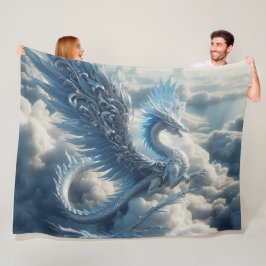 Phantastischer Drache umgeben von Wolken Fleecedecke