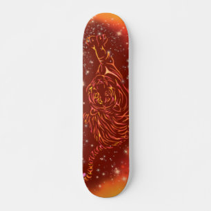 Phantastischer Feuertiger in der Galaxy Starry Nig Skateboard