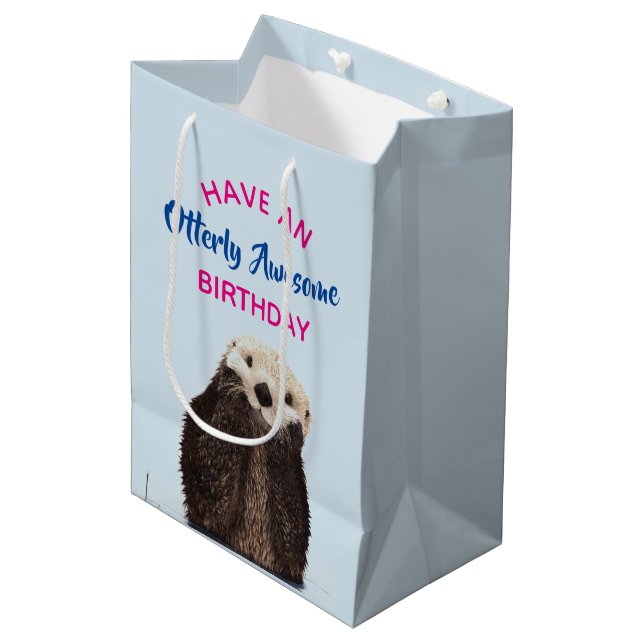 Phantastischer Geburtstag Niedlicher Otter Puff Mittlere Geschenktüte (Vorderseite Schrägansicht)
