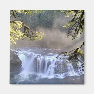 Phantastischer, schöner Nordwestwasserfall im Pazi Magnet