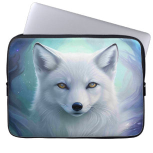 Phantastischer Weißschneefox auf Icy Land Laptopschutzhülle