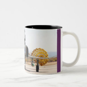 Phantom F-4 mit Austragsrutsche Zweifarbige Tasse