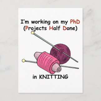 PhD beim Stricken Postkarte