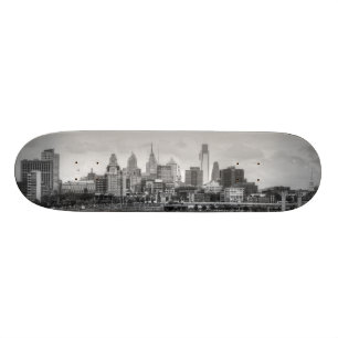 Philadelphia-Skyline in Schwarzweiss Skateboard