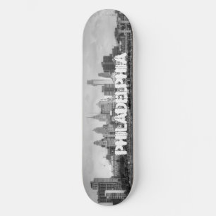 Philadelphia-Skyline in Schwarzweiss Skateboard