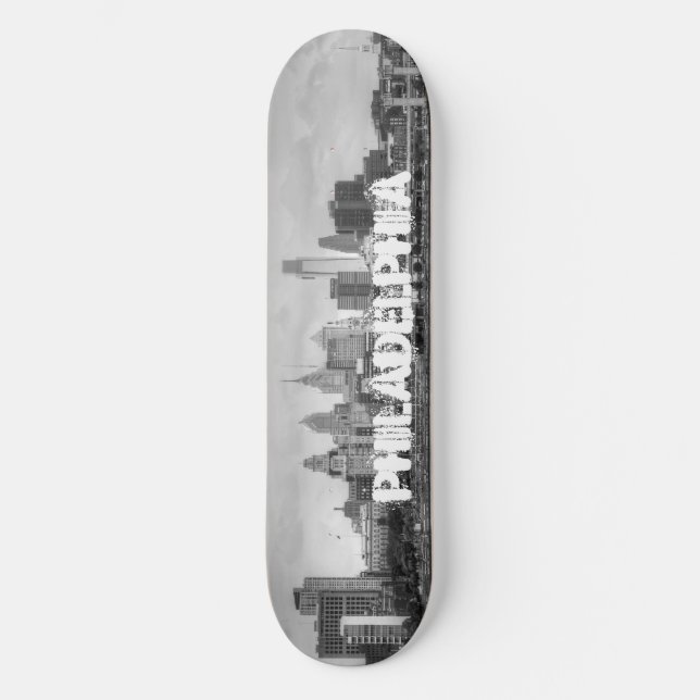 Philadelphia-Skyline in Schwarzweiß Skateboard (Vorderseite)