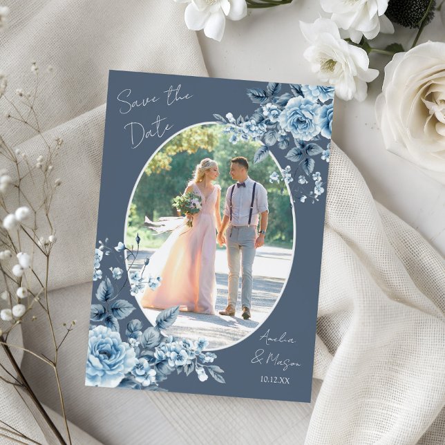 Photo Dusty Blue Script Floral Save the Date Card Einladung (Photo Dusty Blue Script Floral Save the Date Card Front)