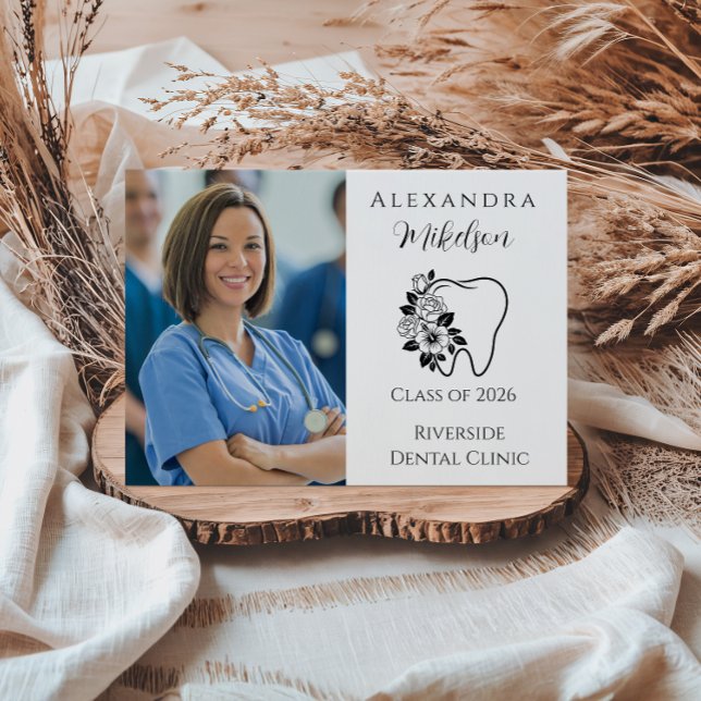 Photo Elegant Floral Tooth Dental Graduation Ankündigung (Von Creator hochgeladen)