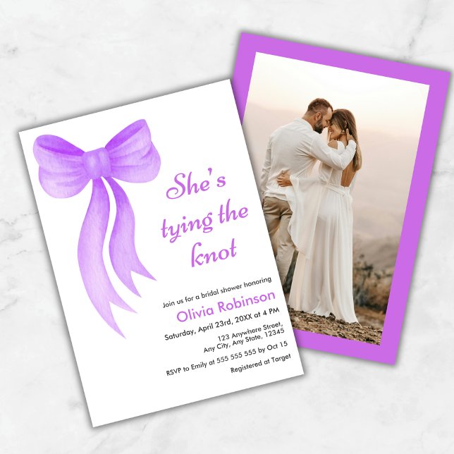 Photo Purple Bow Shes Tying the Knot Bridal Shower Einladung (Photo Purple Bow Shes Tying the Knot Bridal Shower Invitation )