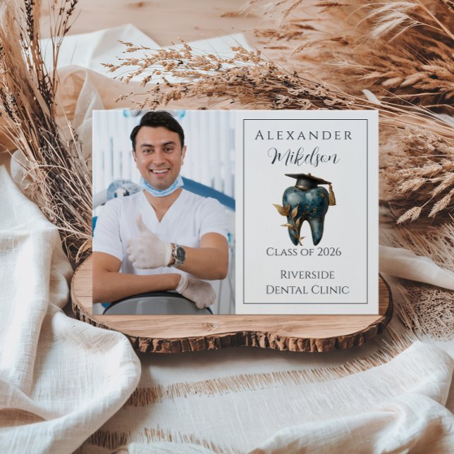 Photo Refined Blue Tooth Laurel Graduation Ankündigung (Von Creator hochgeladen)