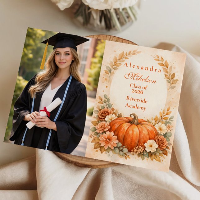 Photo Rustic Pumpkin Floral Fall Graduation Ankündigung (Von Creator hochgeladen)